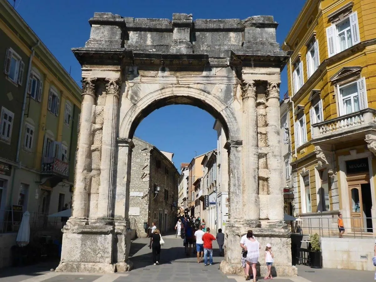 Lovely Apartment Near Centar Pula